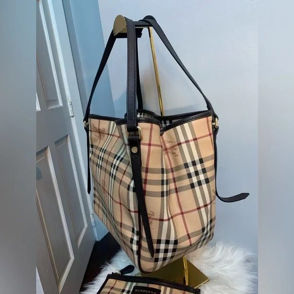 Authentic Burberry shoulder bag with removable zippered pouch. 2 in 1! - Picture 6 of 16